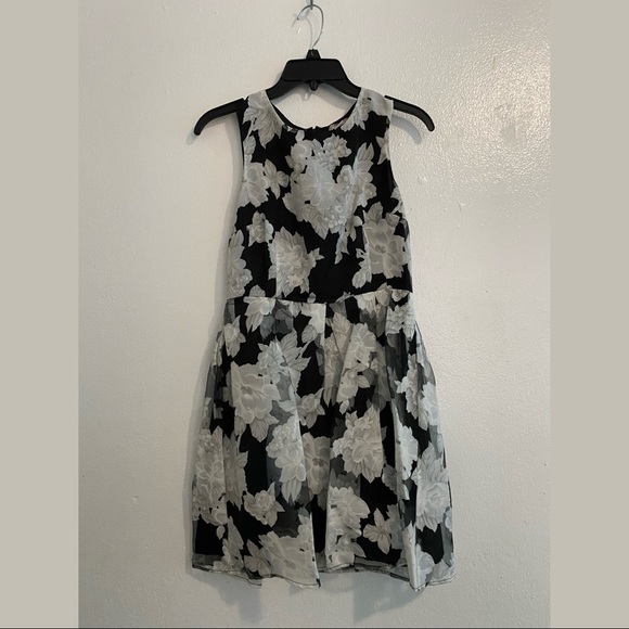 Forever 21 Dresses & Skirts - Sleeveless short dress